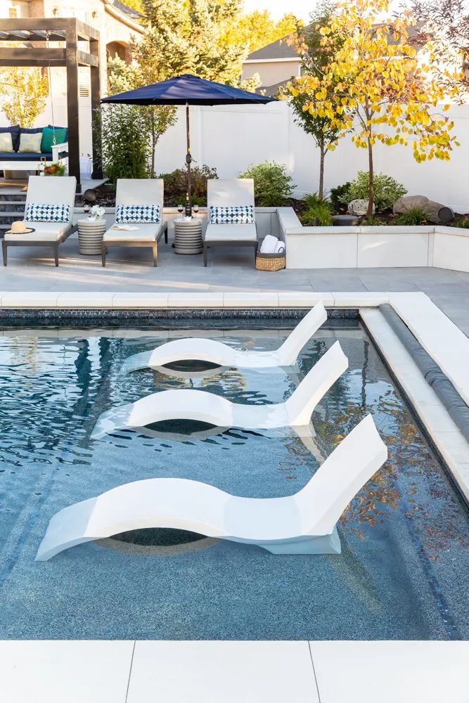 Ghế nằm thư giãn hồ bơi